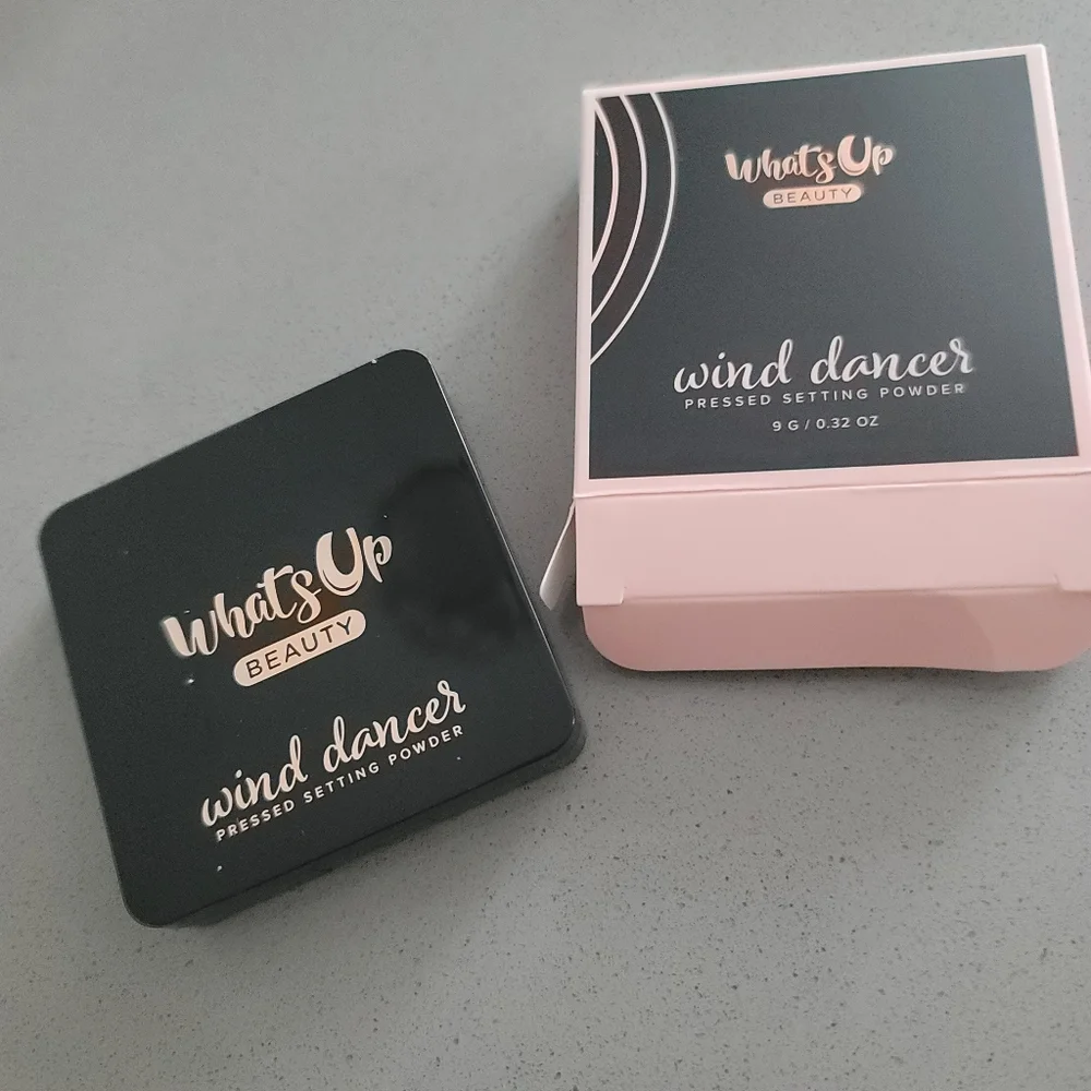 Whats Up Beauty - Wind Dancer Pressed Setting Powder - Light NIB